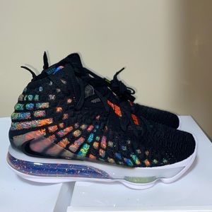 Nike LeBron 17 “James gang”